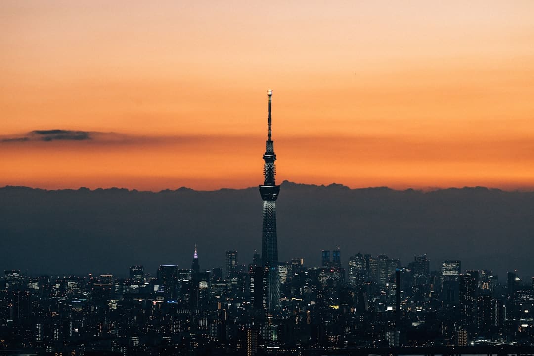 三大股指开盘涨跌不一 沪指低开0.11%